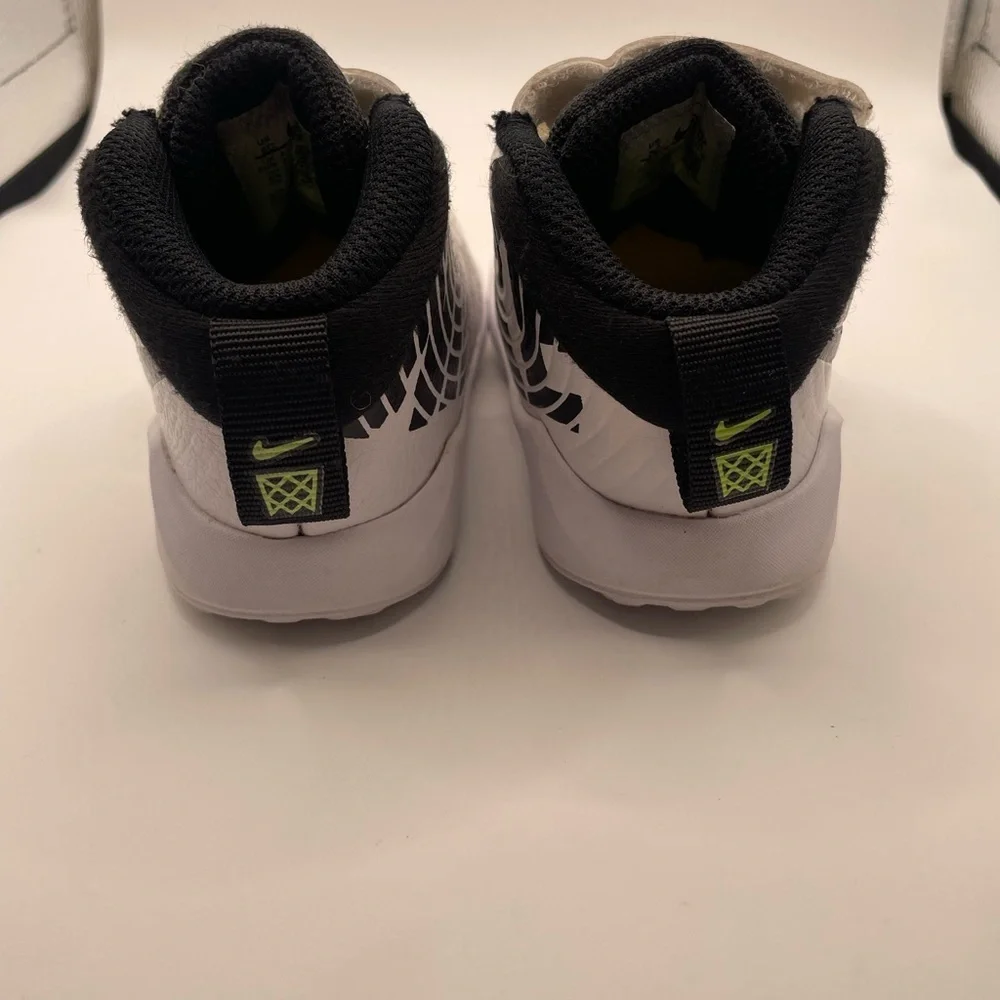 Nike Hustle boys White and Black High-Top Sneakers size 5C